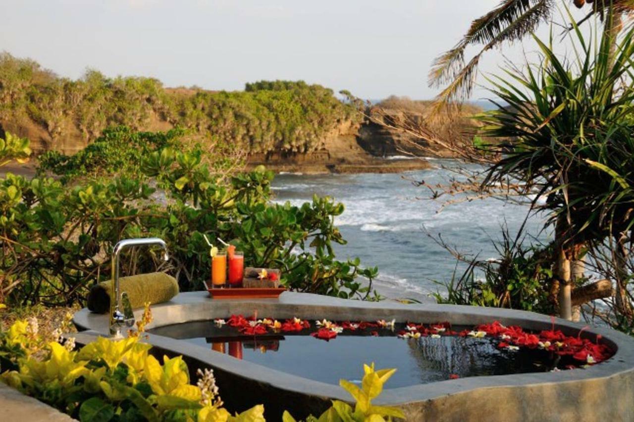 Bulung Daya Beach Villa Retreat Antasari Esterno foto